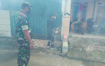 Babinsa Koramil 2302/Bojonegara Tingkatkan Pelayanan Masyarakat Melalui Fogging dan Pendataan Kelahiran