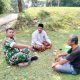 Babinsa Koramil 2306/Mancak Perkuat Kebersamaan Warga Lewat Komsos, Dorong Semangat Gotong Royong dan Kepedulian Lingkungan