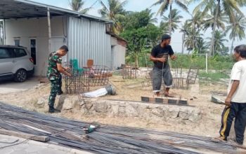 Babinsa Koramil 2301/Cilegon Bersama Warga Gelar Karya Bakti, Bangun Musala dan Perbaiki Drainase
