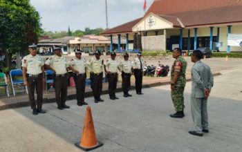 Babinsa Koramil 2307/Ciwandan Perkuat Keamanan Wilayah Melalui Pembinaan Teritorial dan Pelatihan Linmas