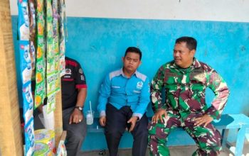 Babinsa Koramil 2303/Pulomerak Perkuat Komunikasi Sosial, Bahas TPU dan Pemberdayaan Bank Sampah Bersama Warga