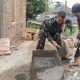 Babinsa Koramil 2307/Ciwandan Gotong Royong Bangun Rumah dan Bersihkan Jalan Bersama Warga