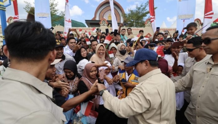 Sapa Warga Lombok Hingga Layani Swafoto, Prabowo : Saya Titip Jaga Bendungan Ini dengan Baik