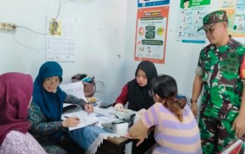Babinsa Koramil 2303/Pulomerak Perkuat Pendataan Wilayah, Pantau Posyandu dan Harga Sembako di Cilegon