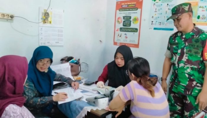 Babinsa Koramil 2303/Pulomerak Perkuat Pendataan Wilayah, Pantau Posyandu dan Harga Sembako di Cilegon