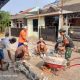 Babinsa Koramil 2301/Cilegon Bersama Warga Perkuat Gotong Royong, Bangun Paving Blok dan Rehab Rumah Tidak Layak Huni
