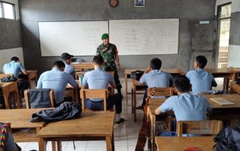 Babinsa Koramil 2303/Pulomerak Perkuat Ketahanan Pangan dan Tanamkan Nilai Kerukunan Beragama kepada Generasi Muda