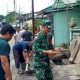 Babinsa Koramil 2301/Cilegon Bersama Warga Gotong Royong Bersihkan Jalan dan Drainase, Ciptakan Lingkungan Bersih dan Sehat