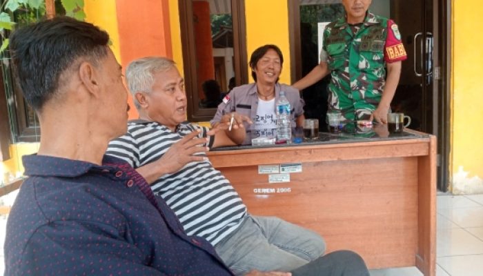Babinsa Koramil 2303/Pulomerak Perkuat Pembinaan Masyarakat Lewat Komsos Bahas Organisasi Pemuda dan Pergaulan Anak