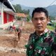 Babinsa Koramil 2303/Pulomerak Bersama Warga Bangun Akses Jalan dan Aula Serbaguna