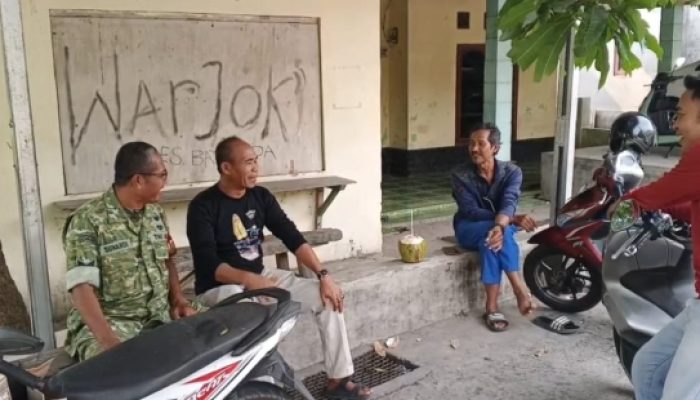 Babinsa Koramil 2307/Ciwandan Intensifkan Komsos, Ajak Warga Jaga Keamanan dan Kebersihan Lingkungan