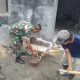 Babinsa Koramil 2307/Ciwandan Gotong Royong Bantu Perbaikan Rumah Warga di Dringo dan Banjarnegara