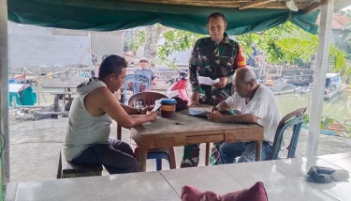Babinsa Koramil 2304/Anyar Laksanakan Kegiatan Puanter, Perbarui Data Warga Penerima Bantuan dan Nelayan