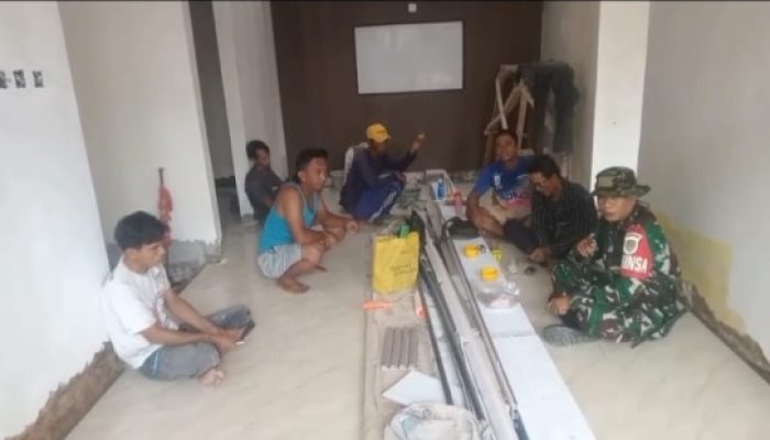 Babinsa Koramil 2304/Anyar Perkuat Kamtibmas Lewat Komsos Bersama Warga dan Aparatur Desa