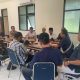 Babinsa Koramil 2305/Cinangka Tingkatkan Komsos, Ajak Warga Cegah Kenakalan Remaja dan Jaga Kebersihan Lingkungan