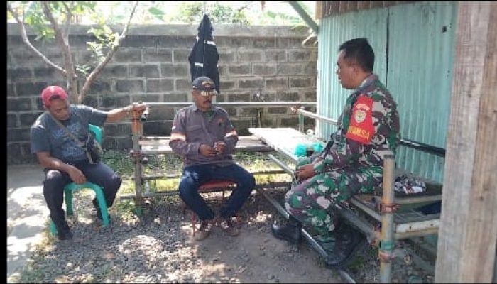 Babinsa Koramil 2304/Anyar Perkuat Kamtibmas Melalui Komsos Bersama Warga di Dua Desa