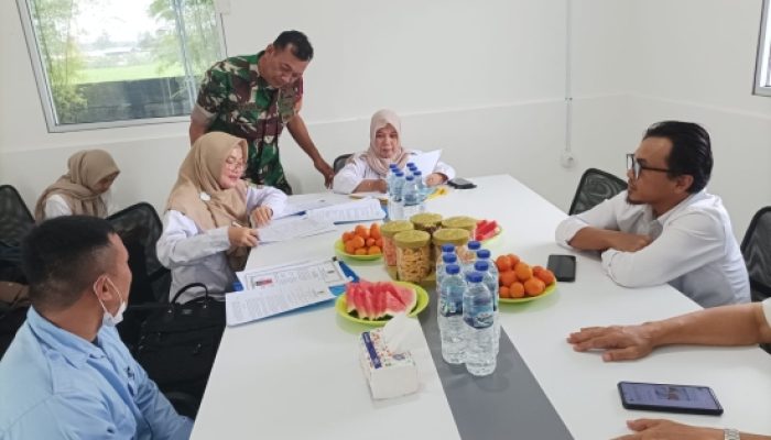Babinsa Koramil 2301/Cilegon Kawal Pendataan Bantuan Sosial dan Distribusi Makanan Bergizi Gratis