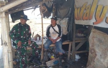 Babinsa Koramil 2304/Anyar Perkuat Kamtibmas dan Dukung Ketahanan Pangan Lewat Komsos Bersama Warga