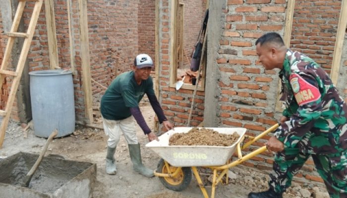 Babinsa Koramil 2307/Ciwandan Gotong Royong Bantu Perbaikan Rumah dan Pembangunan Irigasi Warga