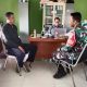 Babinsa Koramil 2302/Bojonegara Perkuat Keamanan dan Semangat Gotong Royong Melalui Komsos Bersama Warga