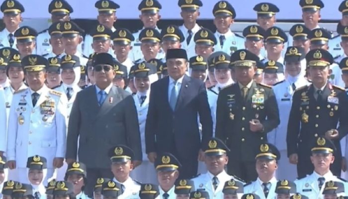 Lulusan Terbaik IPDN dari Keluarga Buruh hingga Petani, Prabowo : Membanggakan Hati Saya