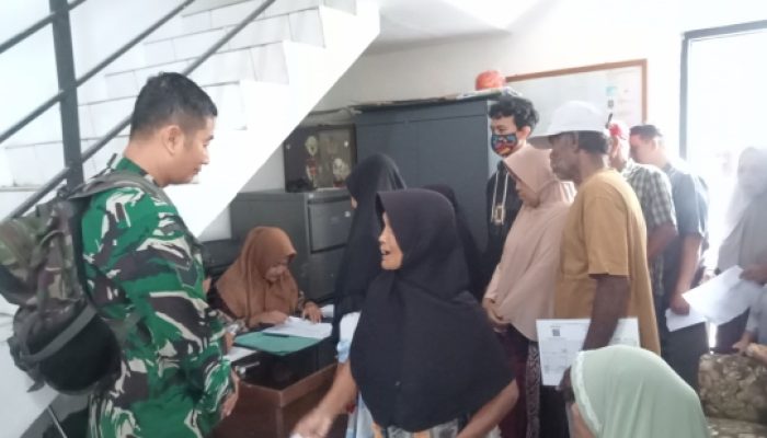 Babinsa Koramil 2301/Cilegon Kawal Pendataan Ulang dan Penyaluran Bantuan Sosial demi Tepat Sasaran