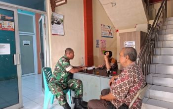 Babinsa Koramil 2307/Ciwandan Gencarkan Komsos, Tingkatkan Kesadaran Administrasi dan Kerukunan Warga