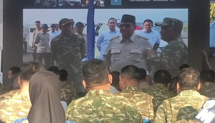 Wabup Takalar Bersama Srikandi PKB DPRD Sulsel dan Sekda Takalar Hadiri Panen Raya Tebu TNI di Takalar yang dipimpin Presiden Prabowo secara virtual untuk mendukung ketahanan pangan nasional.