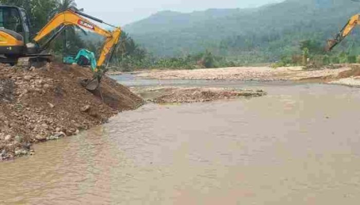 Realisasikan Aspirasi Masyarakat, PT SBJ Lakukan Normalisasi Sungai Cidikit