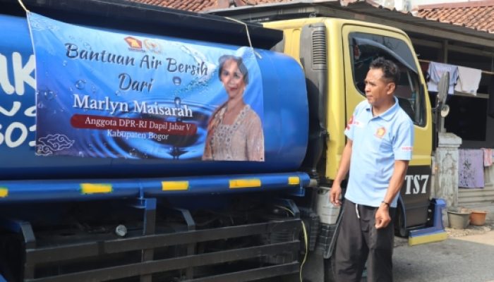 Kemarau Melanda, Marlyn Maisarah Salurkan Bantuan Air Bersih dan Toren untuk Warga Babakan Madang