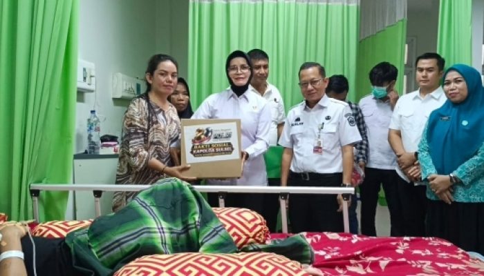 Peduli dan Rasa Empati di Korban, Dirres PPA-PPO Polda Sulsel Jenguk Siswa SMKN 5 Takalar yang Ditebas Teman