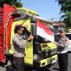 Sambut HUT ke-81 Kemerdekaan RI, Polres Maros Turun ke Jalan Bagikan Bendera Merah Putih kepada Pengendara