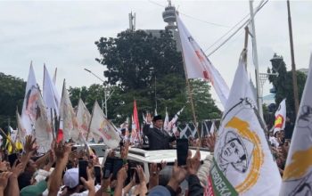 Usai Pidato RUU APBN 2027 dan Nota Keuangan di DPR, Prabowo Sapa Puluhan Ribu Massa di Gerbang Pemuda