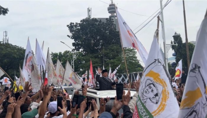 Usai Pidato RUU APBN 2027 dan Nota Keuangan di DPR, Prabowo Sapa Puluhan Ribu Massa di Gerbang Pemuda