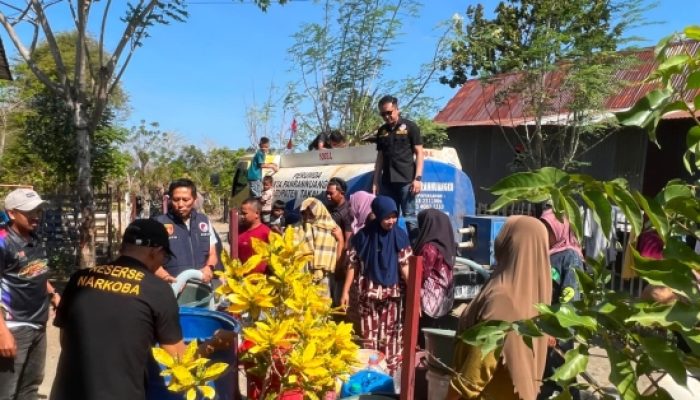 Mengetuk Pintu Langit Lewat Air Bersih: Jejak Humanis Satres Narkoba Polres Takalar di Tanah Laikang