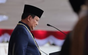 Awali Upacara HUT ke-81 RI, Prabowo Ajak Seluruh Peserta Berdoa untuk Korban Bencana