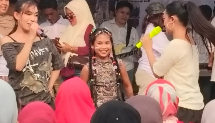 Aksi Penyanyi Cilik Viora Liandeska Bikin Anniversary PT Arka Putra Jaya ke-8 Makin Meriah