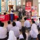 Edukasi keselamatan berkendara dikemas interaktif melalui kuis, doorprize, dan sesi tanya jawab bersama pelajar.