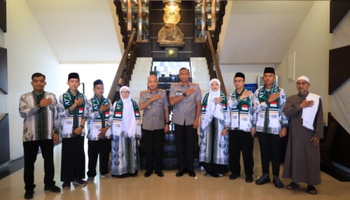 Lepas 7 Personel Polda Banten ke Tanah Suci untuk Tunaikan Ibadah Umrah, Ini Pesan Kapolda Banten