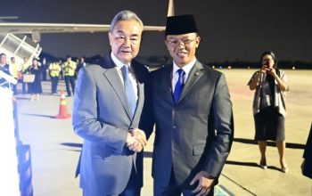 Menlu RI Sugiono Jemput Langsung Ketibaan Menlu RRT Wang Yi di Jakarta