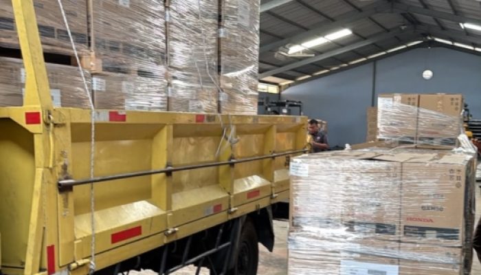 Arahan Prabowo, 6 Pesawat TNI AU Angkut Lagi Logistik hingga Pompa Air ke NTT & Kalimantan