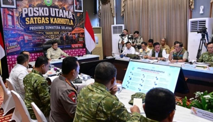 Prabowo Instruksikan Pengiriman Tambahan Oksigen untuk Petugas Karhutla