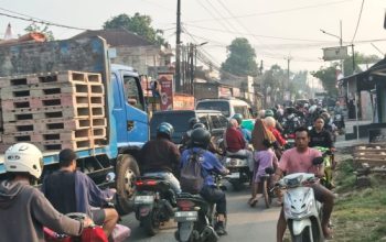Perbaikan Jalan Cisoka-Cangkudu Picu Kemacetan, Warga Soroti Drainase dan Keluhkan Usaha Terganggu