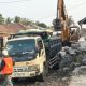 Proyek Betonisasi Cisoka–Cangkudu Picu Kemacetan, Warga Soroti Pengaturan Lalu Lintas dan Material Bongkaran