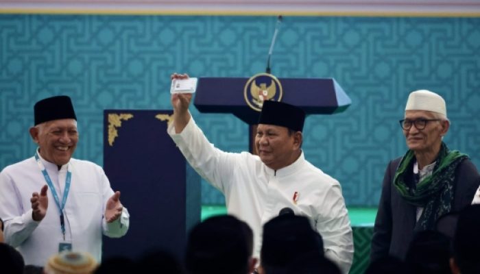 Prabowo Terima Kartu Anggota Seumur Hidup NU : Ini Kehormatan Besar bagi Saya
