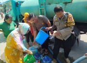 Polsek Lau Salurkan 5.500 Liter Air Bersih untuk Warga Terdampak Kekeringan