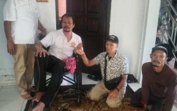Dua Tahun Menderita Stroke, Warga Babakanmulya Kembali Dapat Bantuan Kursi Roda dari DPC Gerindra Kuningan
