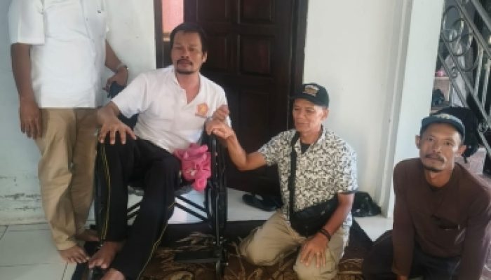 Dua Tahun Menderita Stroke, Warga Babakanmulya Kembali Dapat Bantuan Kursi Roda dari DPC Gerindra Kuningan