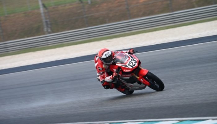 “Rheza Danica Tampil Menggila di Sepang, Start Pit Lane Berujung Podium”