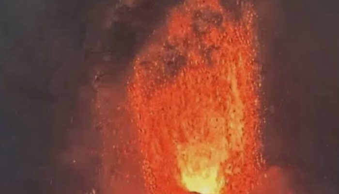 Prabowo Imbau Masyarakat Tetap Tenang dan Waspada Hadapi Aktivitas Gunung Anak Krakatau